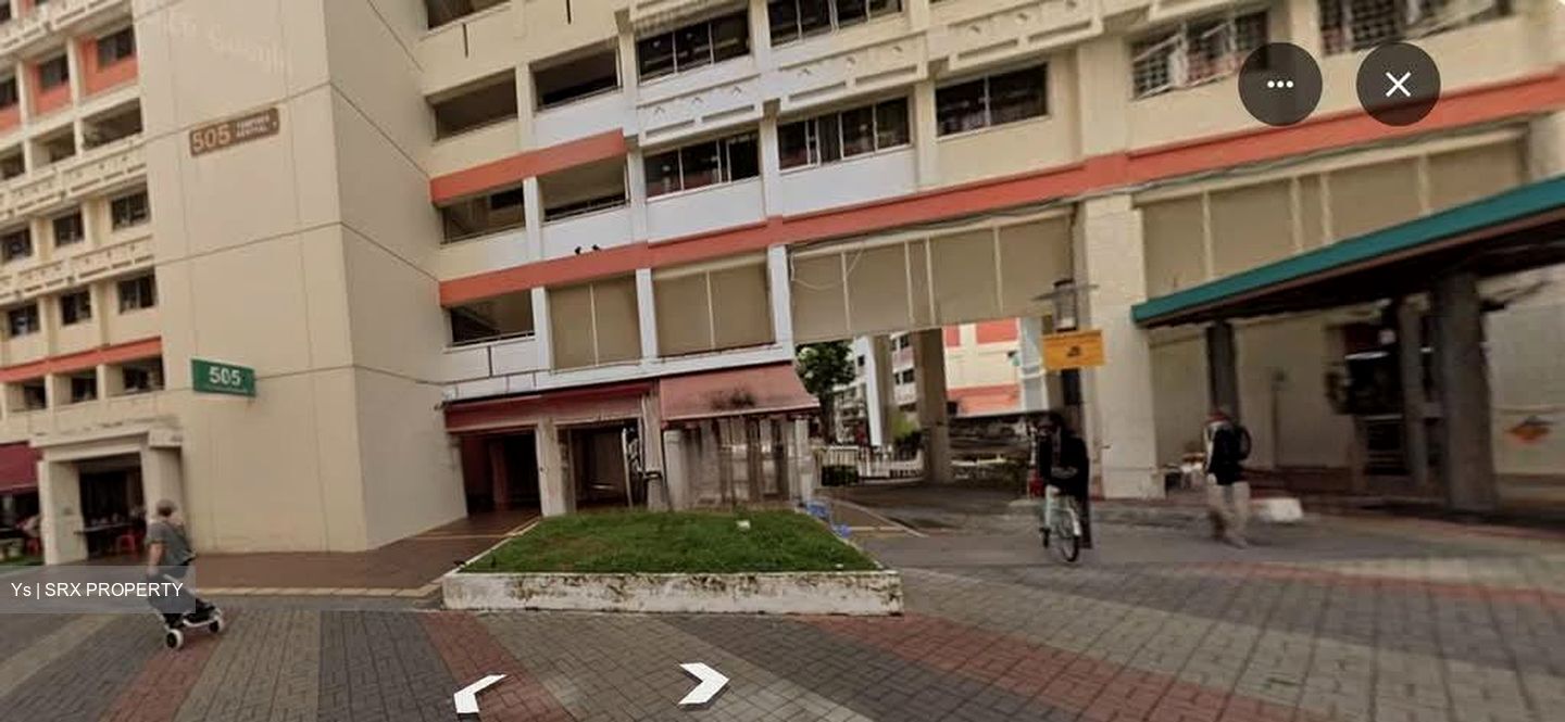 Tampines Heart (D18), Shop House #578528471